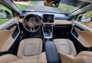 Toyota RAV4 XLE Premium FWD 2020