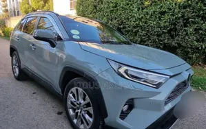 Toyota RAV4 XLE Premium FWD 2020