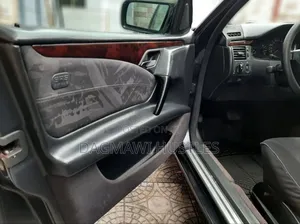Mercedes-Benz E230 1997 Black