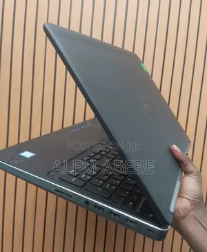 New Laptop Dell Precision 7520 16GB Intel Core I7 SSD 512GB