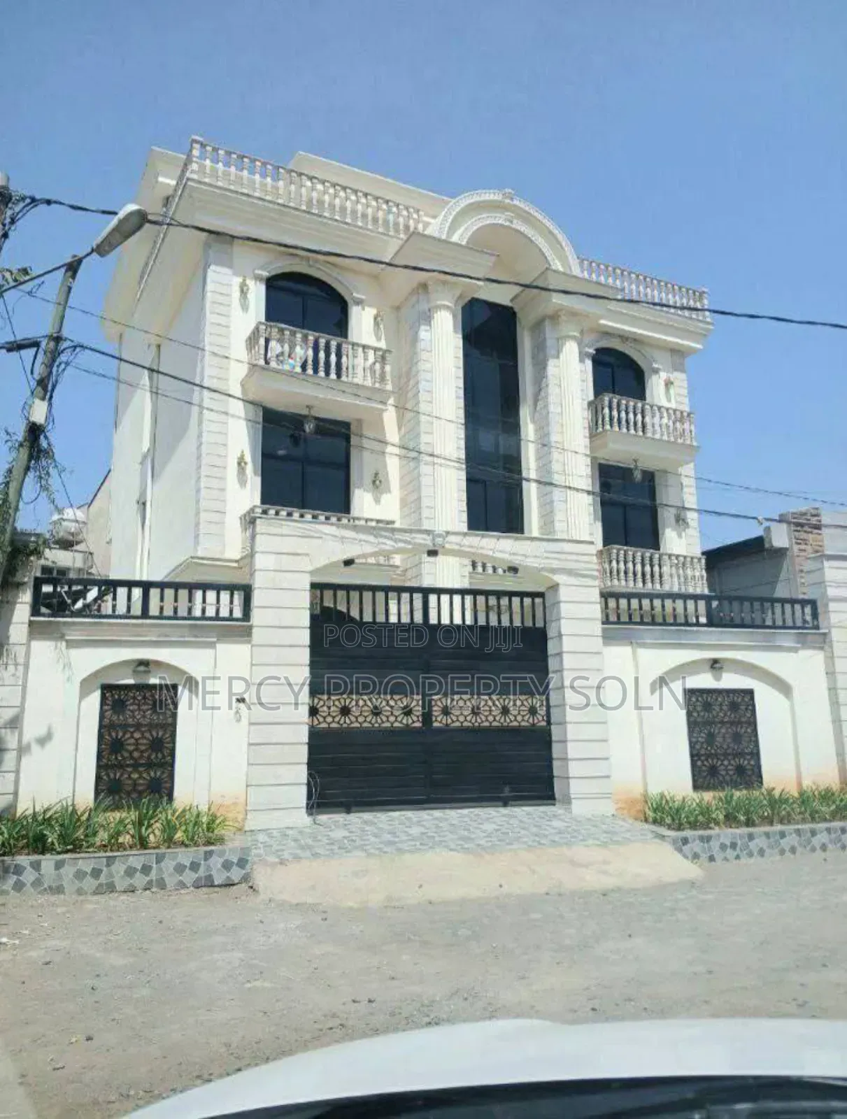 Furnished 9bdrm House in Bole for sale