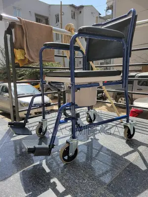 Commode Chair蛋三toilet Chair回罬pushing Handle for Easy Mobility.