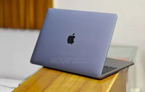 New Laptop Apple MacBook Pro 2018 16GB Intel Core I5 SSD 256GB