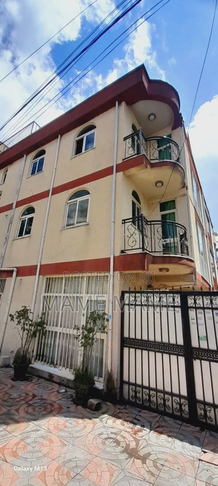 5bdrm House in Addis Abeba, Bole for sale