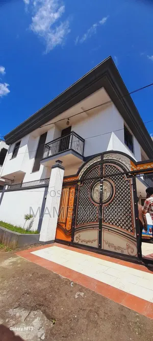 5bdrm House in Addis Abeba, Bole for sale