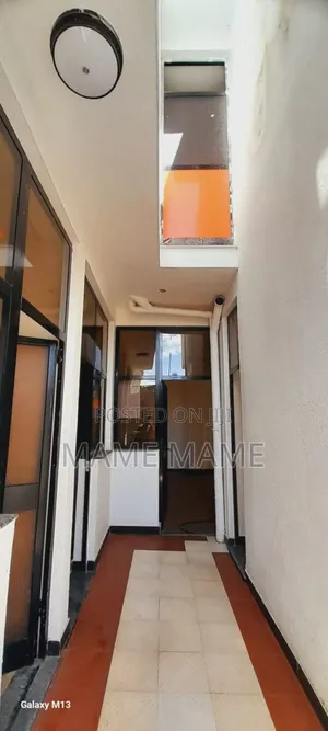5bdrm House in Addis Abeba, Bole for sale