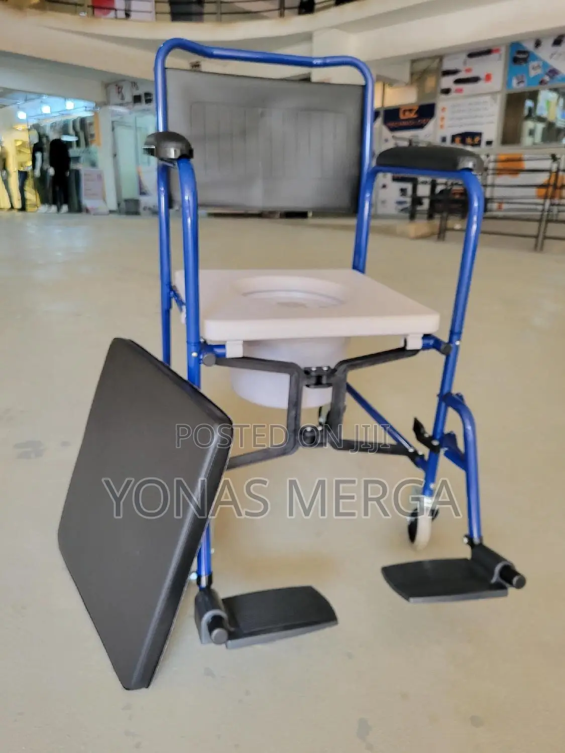 Toilet Chair鄔舍commode Chair覇旵can Be Wheeled Over a Standard Toilet.