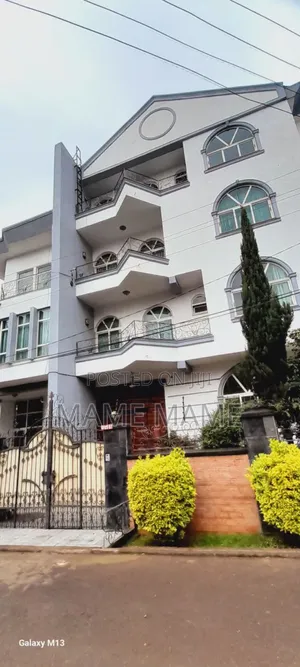 11bdrm House in Addis Abeba, Bole for sale