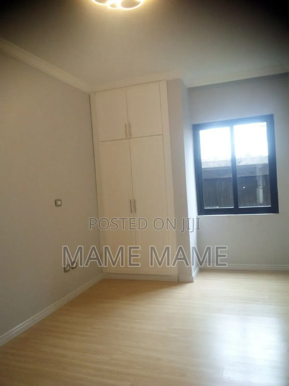 11bdrm House in Addis Abeba, Bole for sale