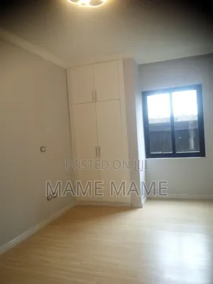 11bdrm House in Addis Abeba, Bole for sale