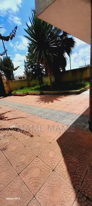 7bdrm House in Addis Abeba, Bole for sale