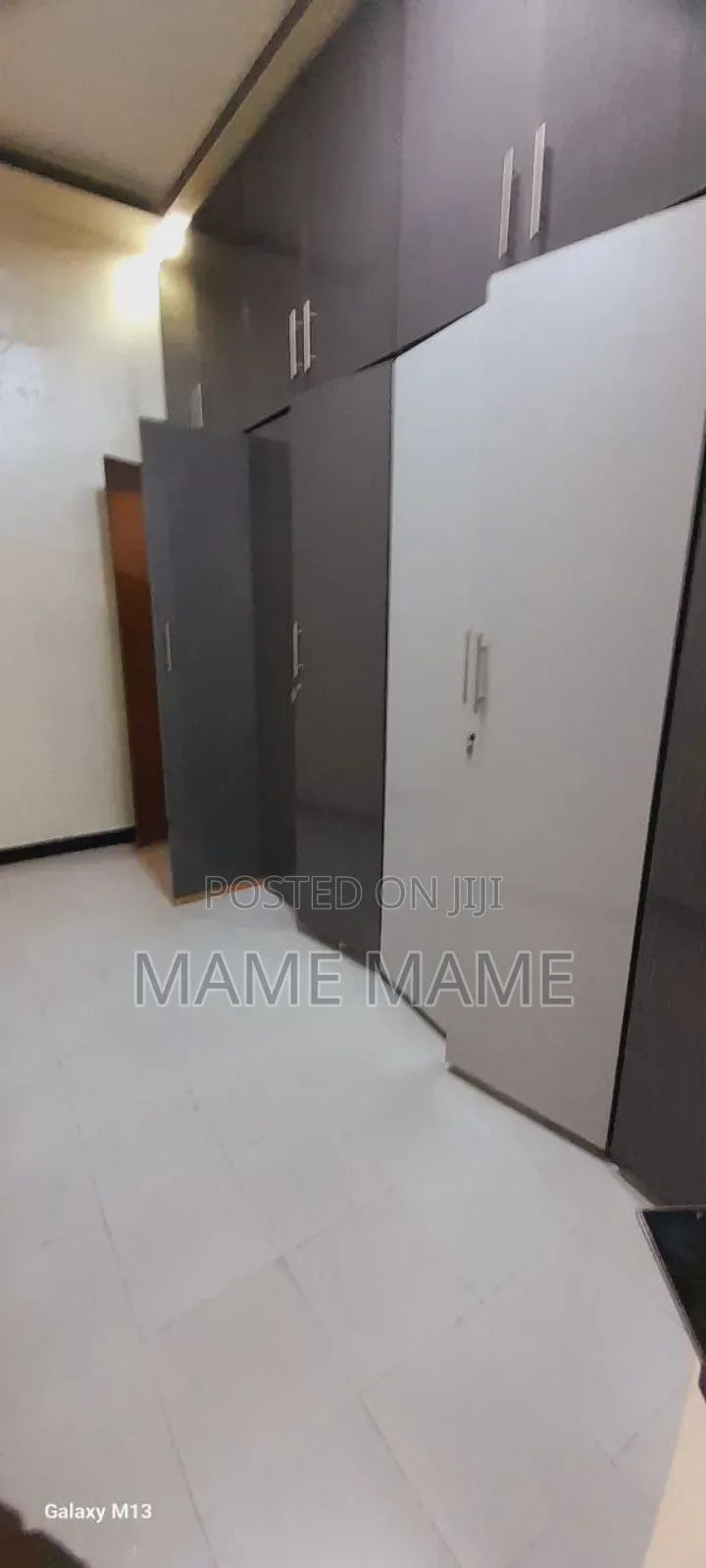 7bdrm House in Addis Abeba, Bole for sale