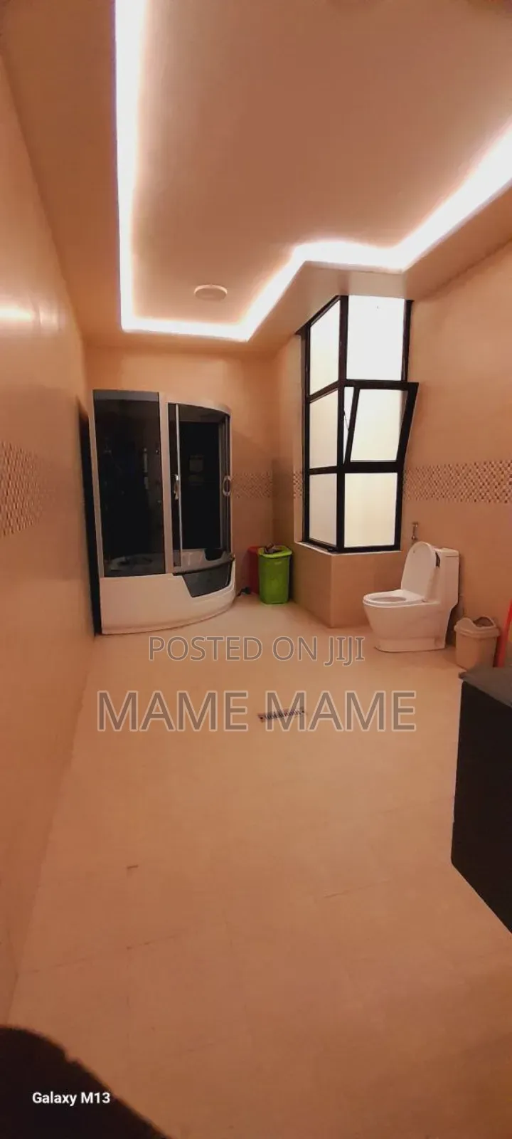 7bdrm House in Addis Abeba, Bole for sale