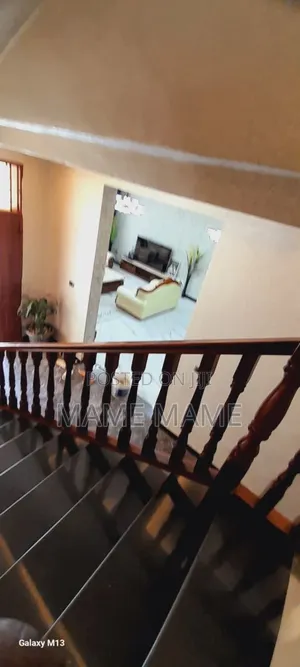 7bdrm House in Addis Abeba, Bole for sale