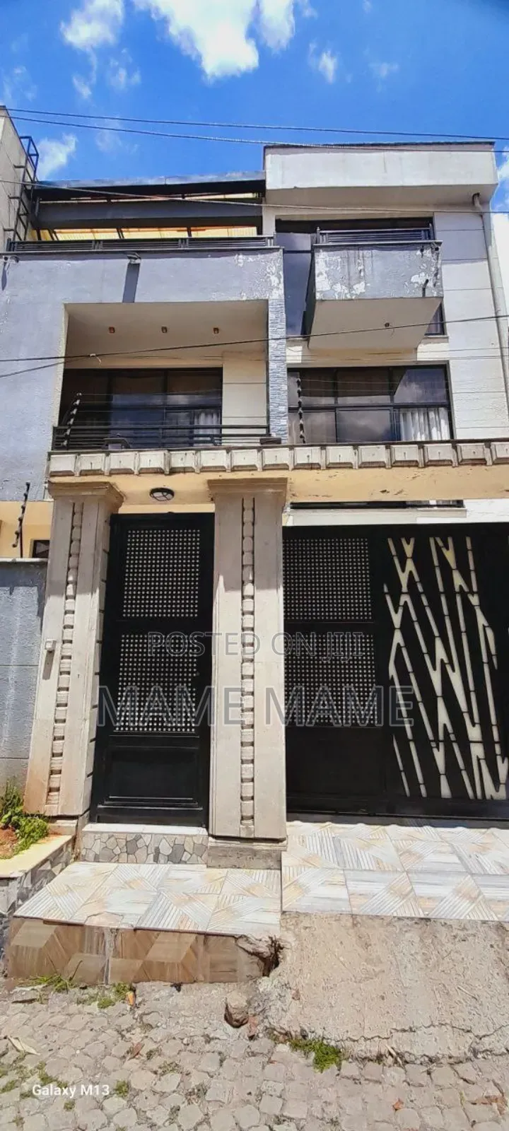 7bdrm House in Addis Abeba, Bole for sale