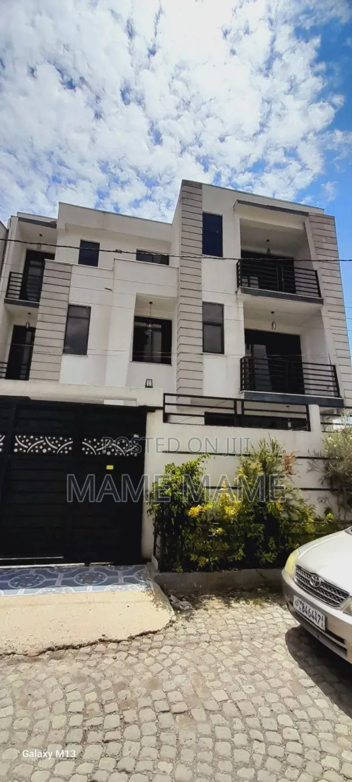 7bdrm House in Addis Abeba, Bole for sale