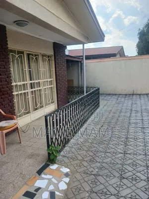 Photo - 4bdrm House in Addis Abeba, Bole for sale