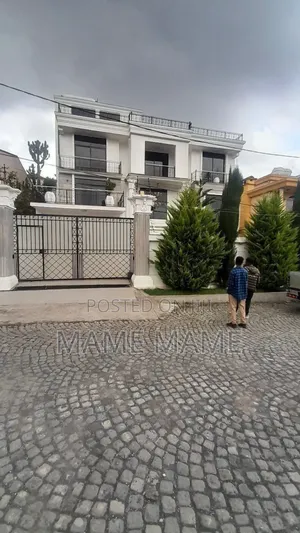 8bdrm House in Addis Abeba, Bole for sale