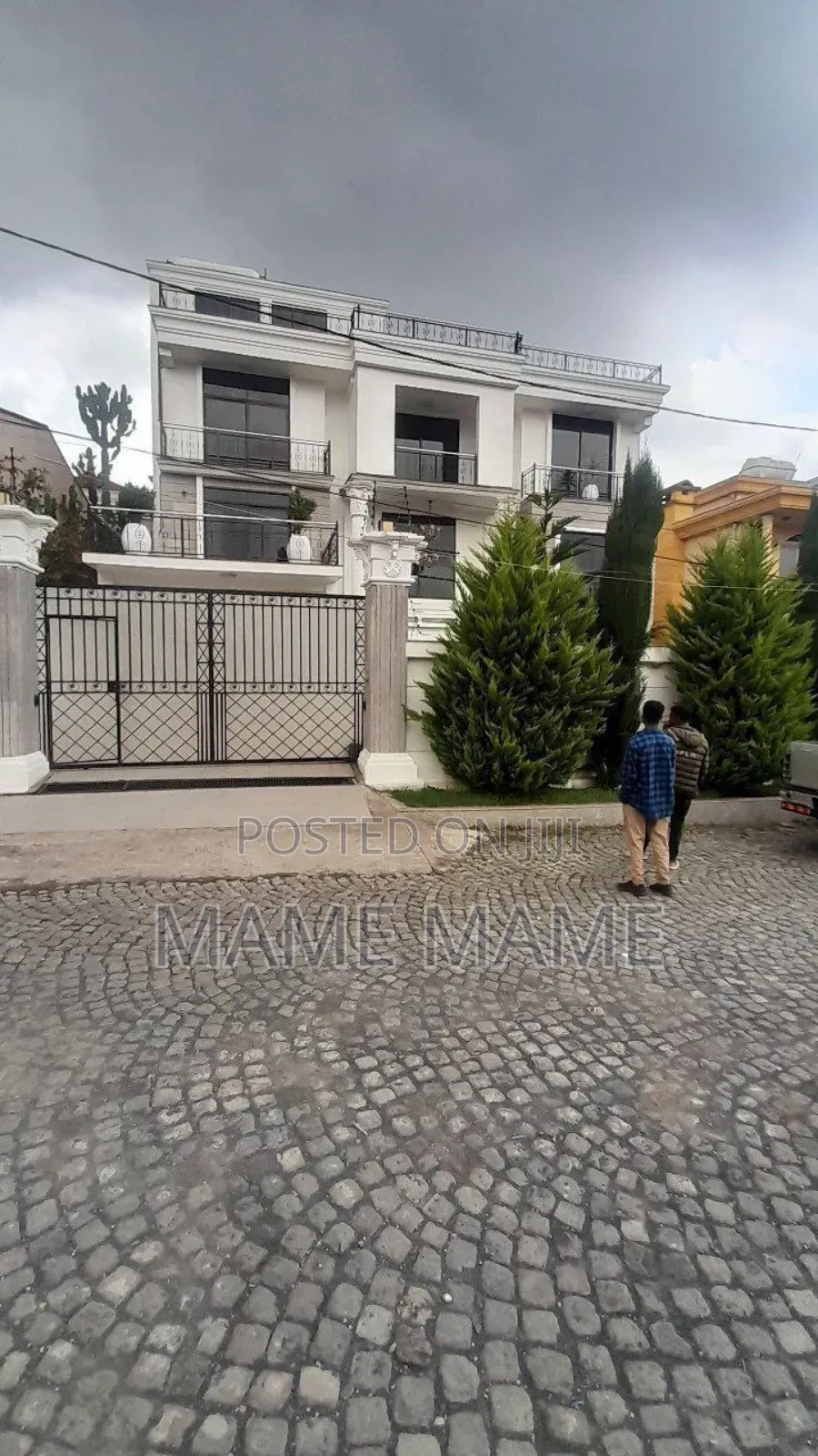 8bdrm House in Addis Abeba, Bole for sale