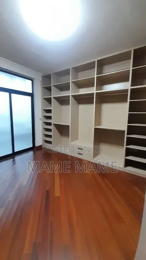 8bdrm House in Addis Abeba, Bole for sale