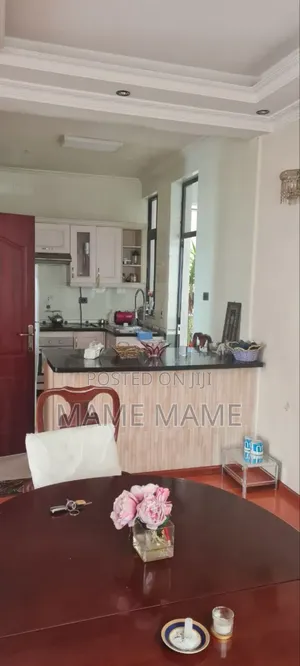 7bdrm House in Addis Abeba, Bole for sale