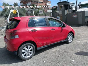 Photo - Toyota Yaris Base Hatchback 3dr 2010 Red
