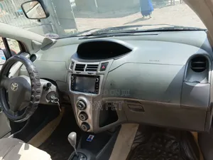 Toyota Yaris Base Hatchback 3dr 2010 Red