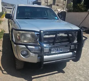 Photo - Toyota Tacoma 2009 Silver