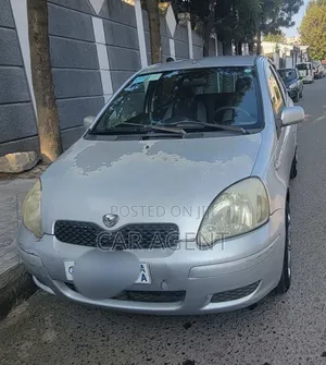 Photo - Toyota Vitz 2002 Silver