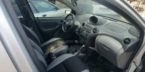 Toyota Vitz 2002 Silver