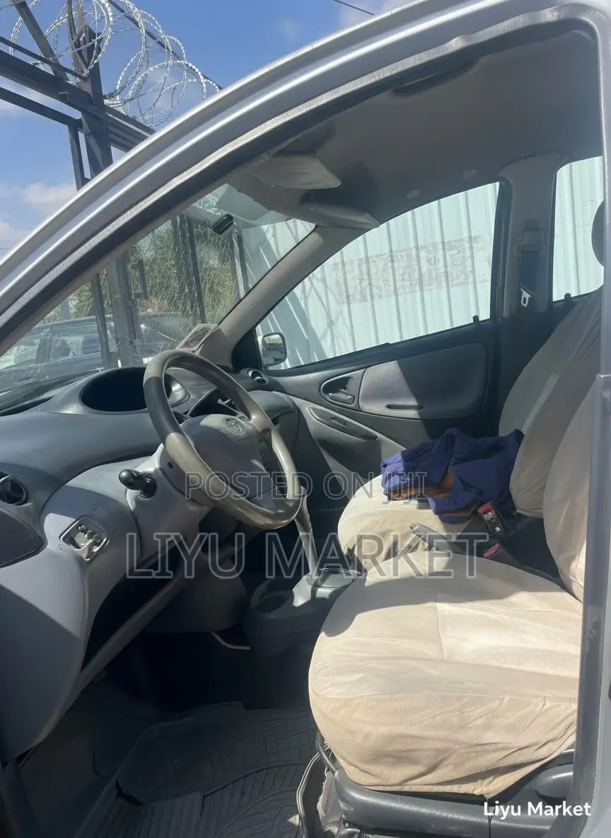 Toyota Yaris 2001 Silver