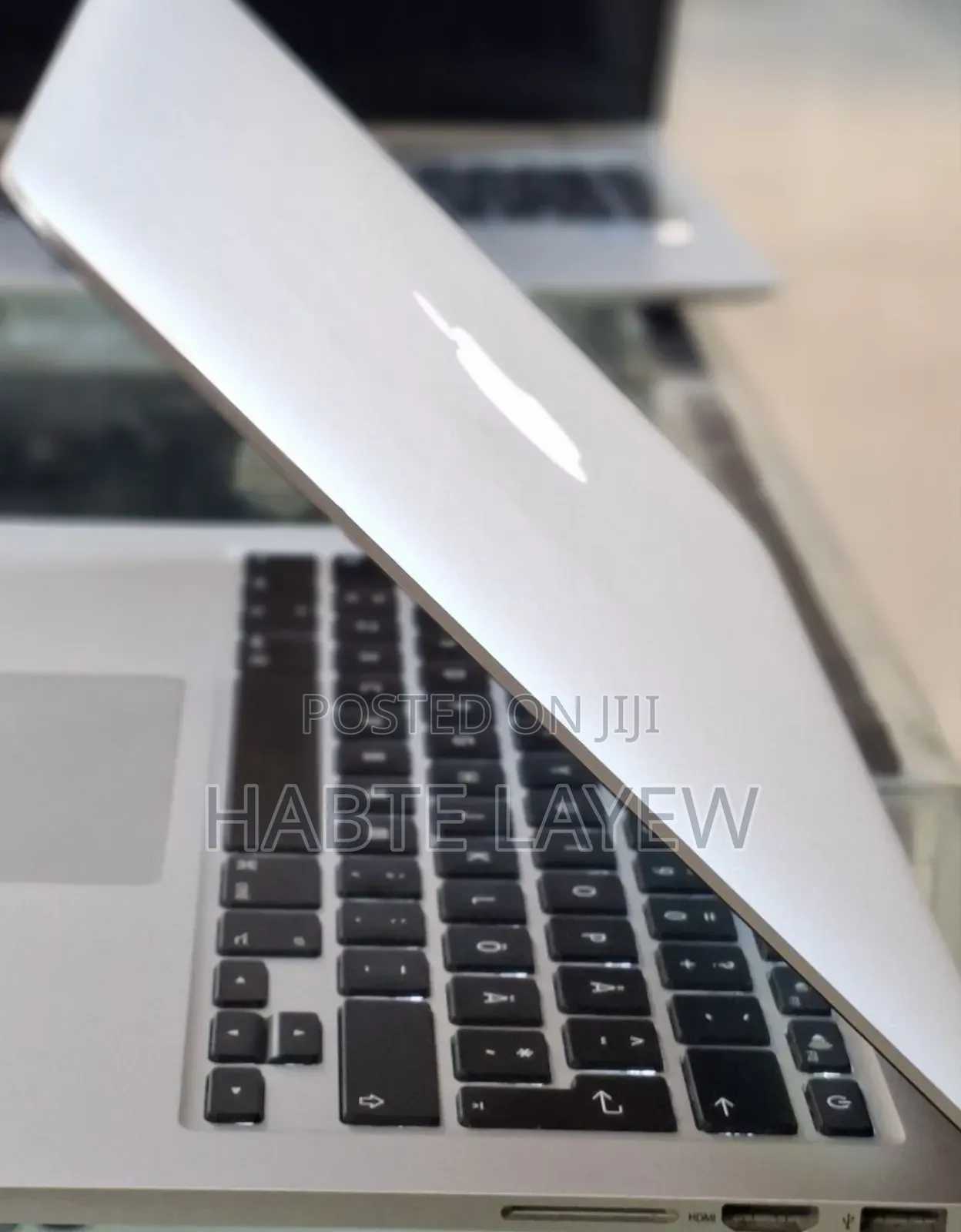 New Laptop Apple MacBook 8GB Intel Core i7 SSD 256GB