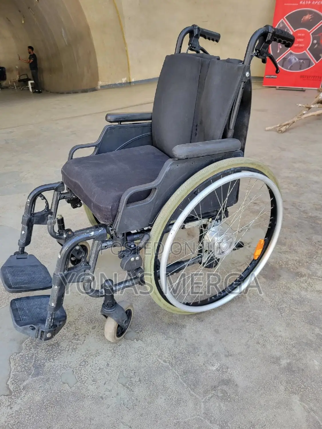 Self-Propelled Aluminum Wheelchair宙舍double Brake(Width 42cm/16.5in)