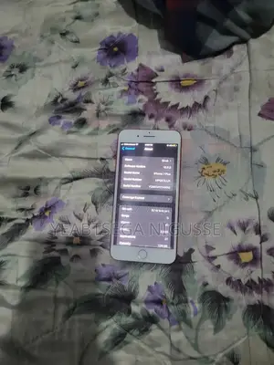 Photo - Apple iPhone 7 Plus 128 GB Red