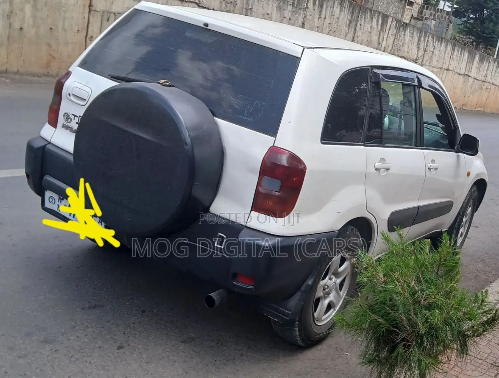 Toyota RAV4 Base AWD 2001 White