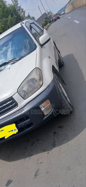 Toyota RAV4 Base AWD 2001 White