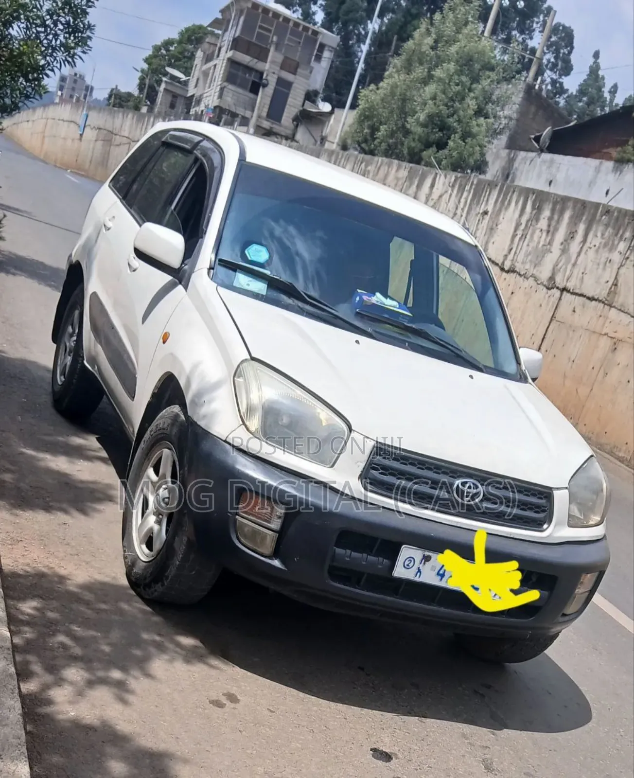 Toyota RAV4 Base AWD 2001 White