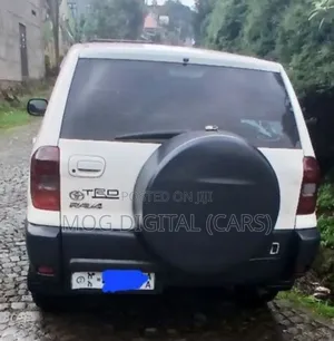 Toyota RAV4 Base AWD 2001 White