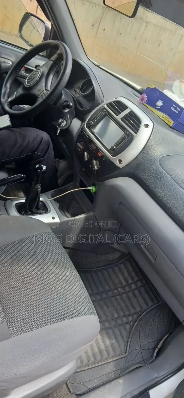 Toyota RAV4 Base AWD 2001 White