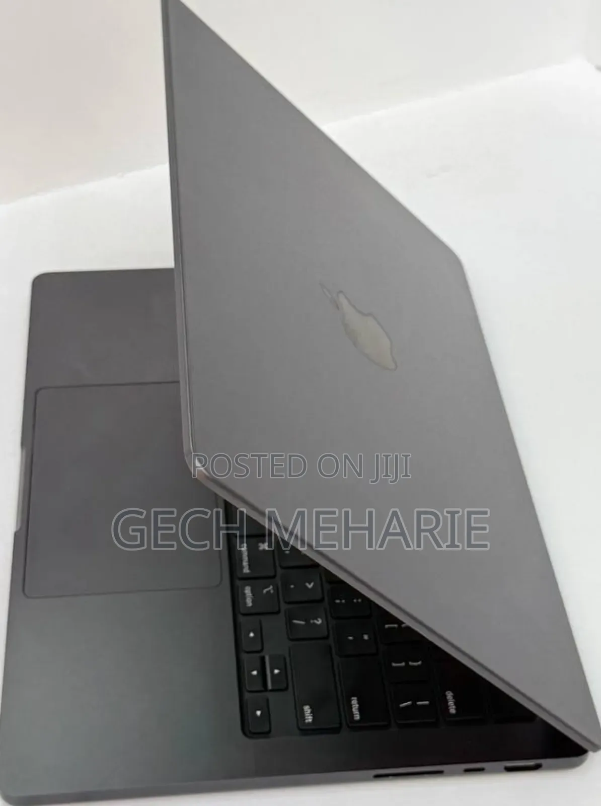 New Apple MacBook Pro 2023 M3 14-Inch 18GB Apple M3 Pro SSD 512GB