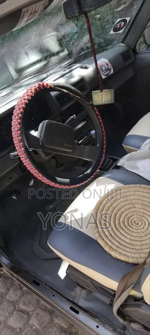 Toyota Hilux 1989 Gray