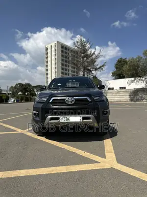 Toyota Hilux 2023 Gray