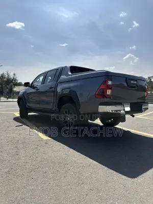 Toyota Hilux 2023 Gray