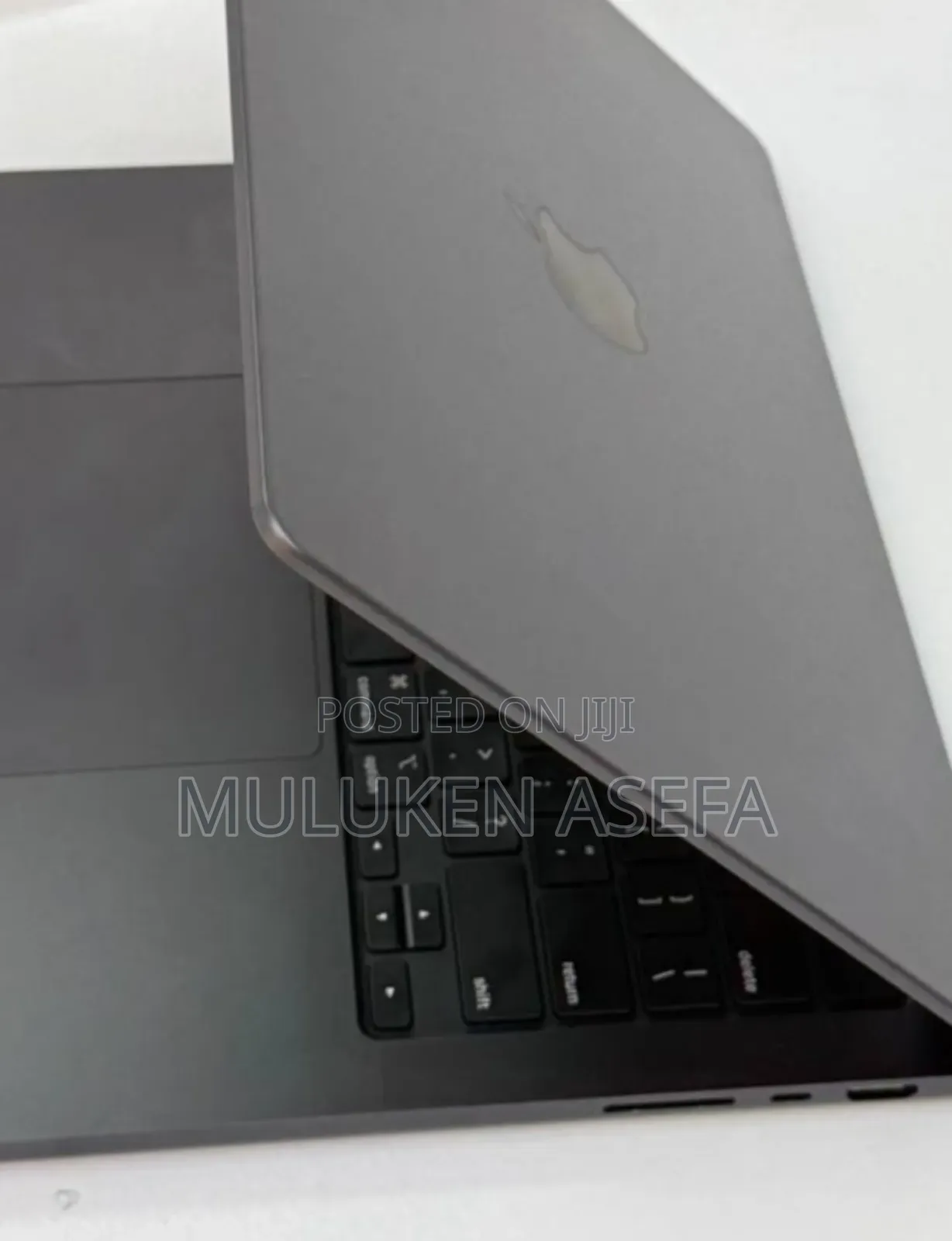 New Apple MacBook Pro 2023 M3 14-Inch 18GB Intel Core M3 SSD 512GB