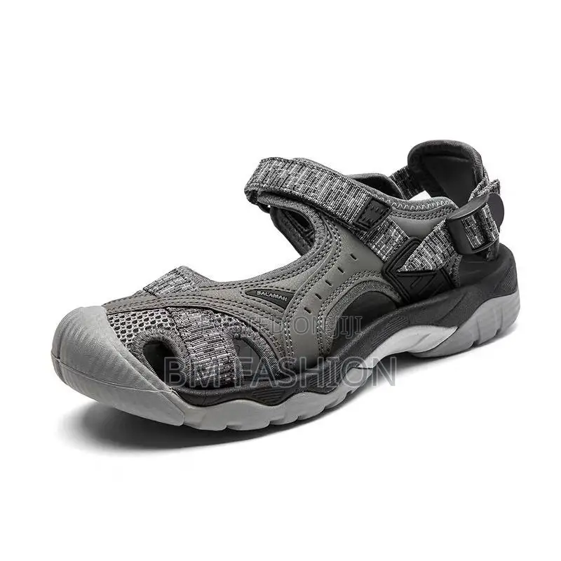 Gray Humtto Closed-Toe Outdoor Hiking Sandals in Grey