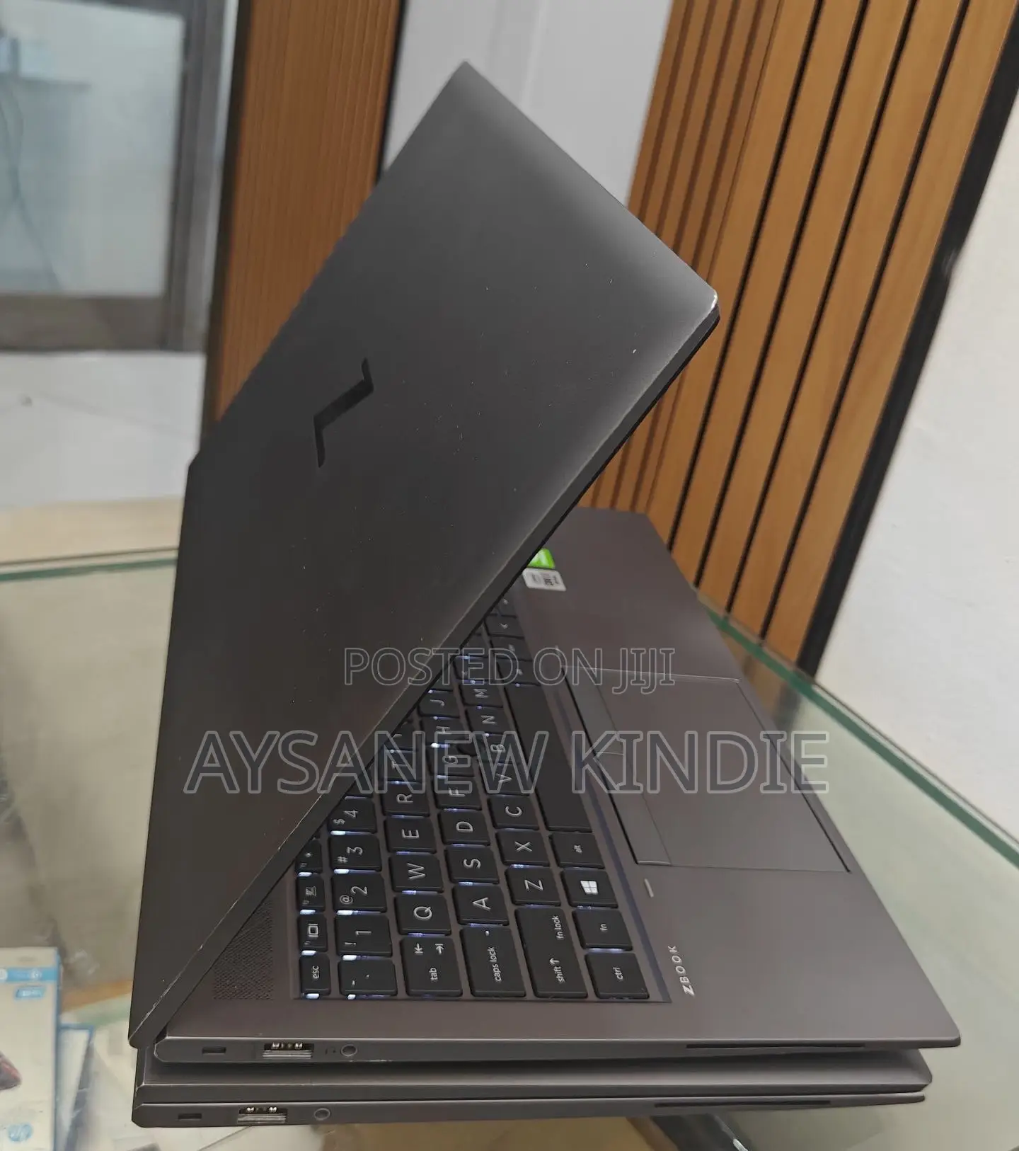 New Laptop HP ZBook Firefly G8 16GB Intel Core I7 SSD 512GB