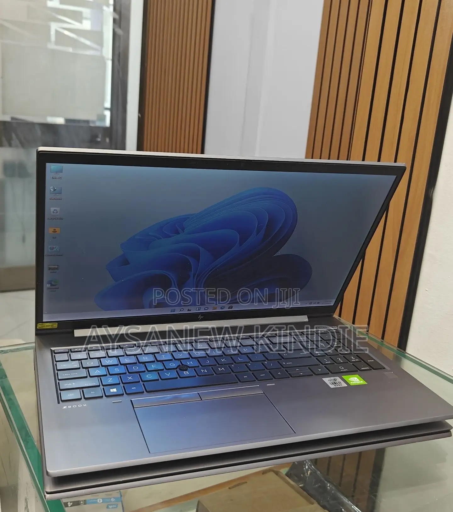 New Laptop HP ZBook Firefly G8 16GB Intel Core I7 SSD 512GB