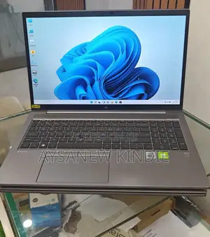 New Laptop HP ZBook Firefly G8 16GB Intel Core I7 SSD 512GB
