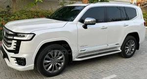 Toyota Land Cruiser LC300 2023 White