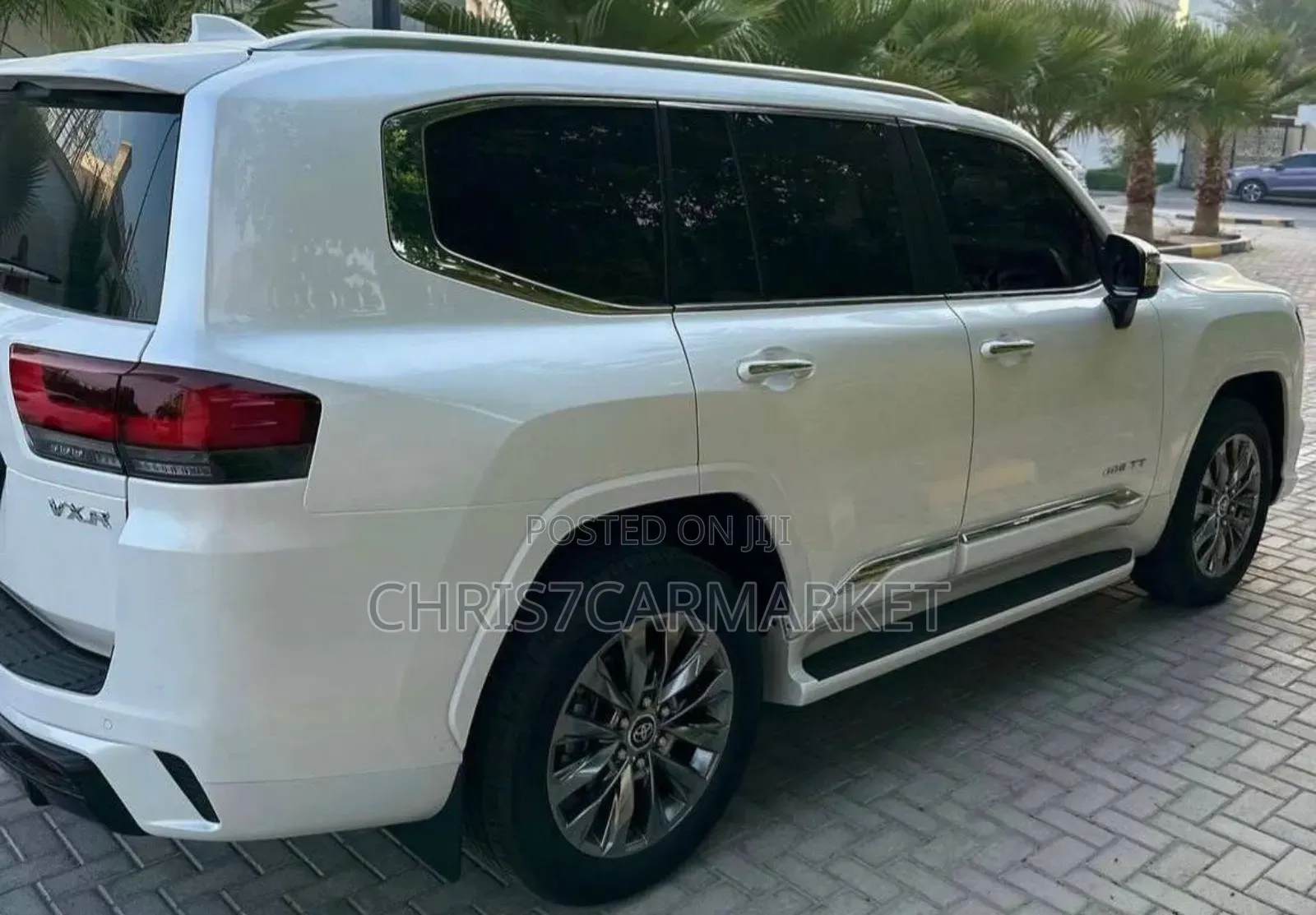 Toyota Land Cruiser LC300 2023 White